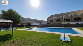 Apartament en Pedro miguel gonzalez quijano 7. Moderno piso en planta baja  2hab  1 hab. anexa  piscinas  patio