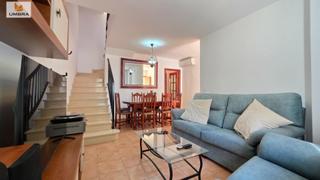 Casa adossada a Calle cristina 26. Casa familiar con patio, azotea y balcones  3 hab.  2 baños  108