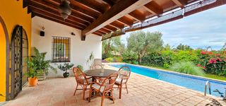 Xalet en Parque Atl�ntico - Ronda este. Casa con patio central, dise�o arquitect�nico y vistas abiertas