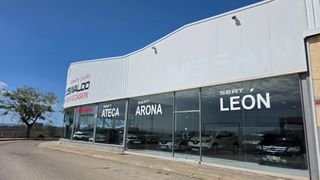 Business premise in Calle del estribo 26. Nave comercial con exposición, taller, oficinas acristaladas, al