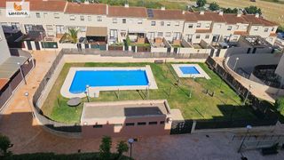 Piso  Rey juan carlos i. Luminosa vivienda en esquina con 2 garajes, trastero y excelente