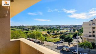 Pis  Rey juan carlos i. Luminosa vivienda en esquina con 2 garajes, trastero y excelente