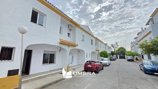Reihenhaus in Cooperativa 3. Vivienda unifamiliar en residencial los ángeles  3 dormitorios