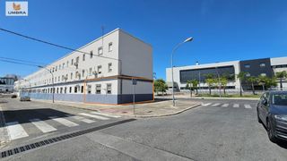 Pis  La paquera de jerez. Planta baja en esquina junto a universidad y comisar�a  3 dormit