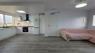 Appartement à Calle del clavo 2. Piso totalmente reformado con vistas, parking y mucha luz en la