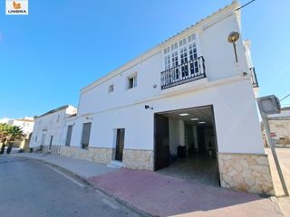 Casa en Medina Sidonia. Dos estupendas casas con local en venta en medina sidonia