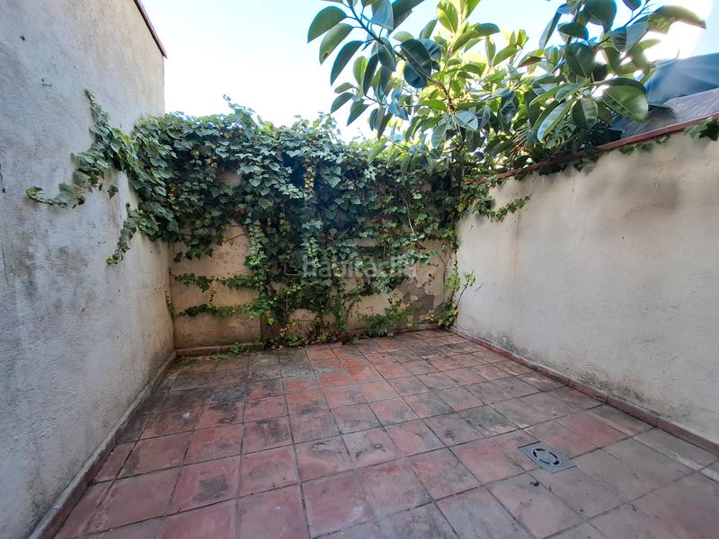 Foto 23cca399-8af2-46db-8be9-70107302bf5e. Local comercial local/vivienda en calle tranquila en Barcelona