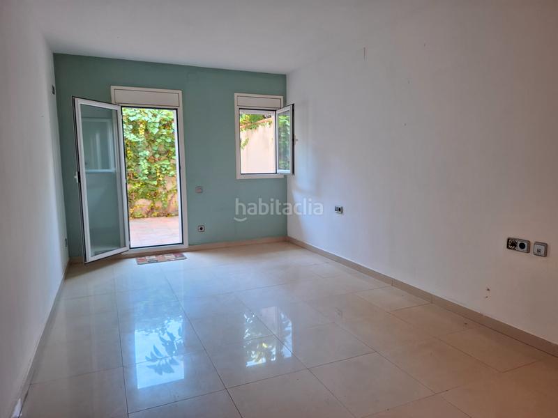 Foto a67145a5-6fd6-4f63-beb3-09dd544aeb7a. Local comercial local/vivienda en calle tranquila en Barcelona