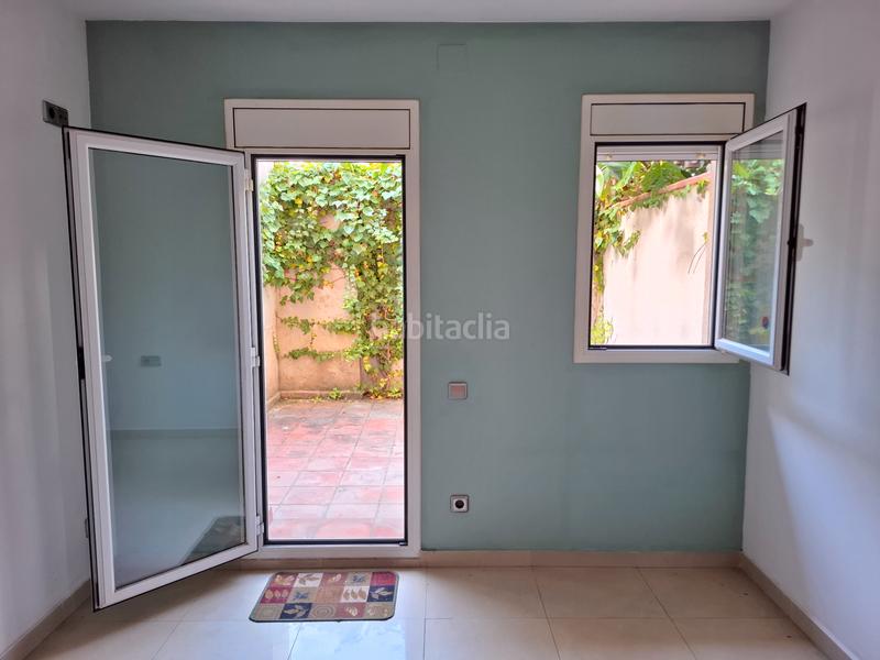 Foto c37e50d1-7181-42dc-ad35-e386dcde0c9d. Local comercial local/vivienda en calle tranquila en Barcelona