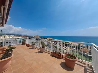 Duplex  Passeig marítim. Ático dúplex primera linea de mar