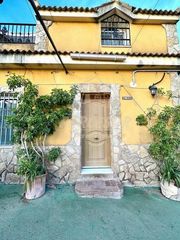 Maison à Almodóvar del Río. Cuevas bajas zona alta  parcela de 5.800 m. con casa en 3 nivele