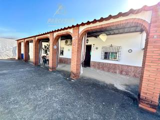 Casa a El Higuerón. Carretera del aeropuerto solar de unos 500m con 150m de edificac