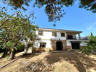 Masia a Almodóvar del Río. Cuevas bajas, hipotecable