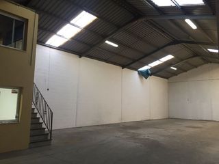Location Bâtiment à usage industriel à El Higuerón. Ctra. palma del rio alquila nave de 250 m2 con 2 oficinas y 1 ba