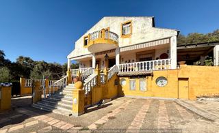 Mas à Las Jaras. Casa con terreno  en córdoba con piscina y amplios espacios