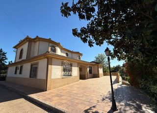 Mas à Paraíso Arenal - La Colina. Espectacular chalet y piscina en la colina, córdobahipotecable