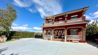 Casa en El Higuerón. Casa y nave o nave sola  parcela de 1500 m2 con chalet de 170 m2