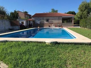 Maison à Almodóvar del Río. Zona cuevas bajas   parcela de 3.000m2 con 2 casas y piscina