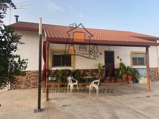 Maison à Almodóvar del Río. Zona las cuevasparamo  parcela de 3.000 m2 con casa de 84 m2 con