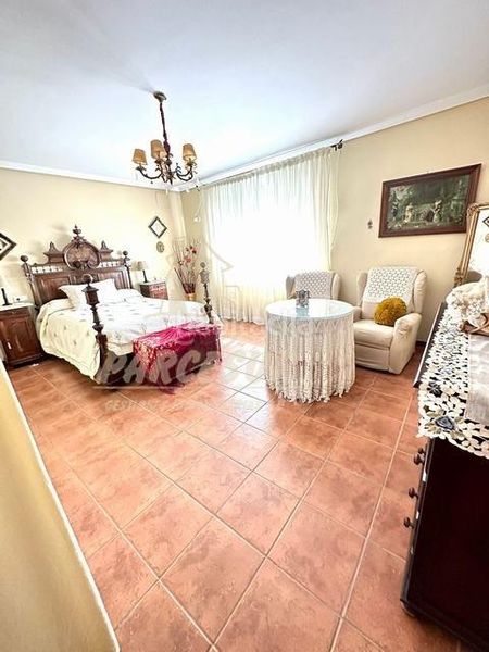 Foto 76ea6d92-45e5-400d-ae8f-b4ef238ca915. Casa amb aparcament piscina a El Higuerón Córdoba