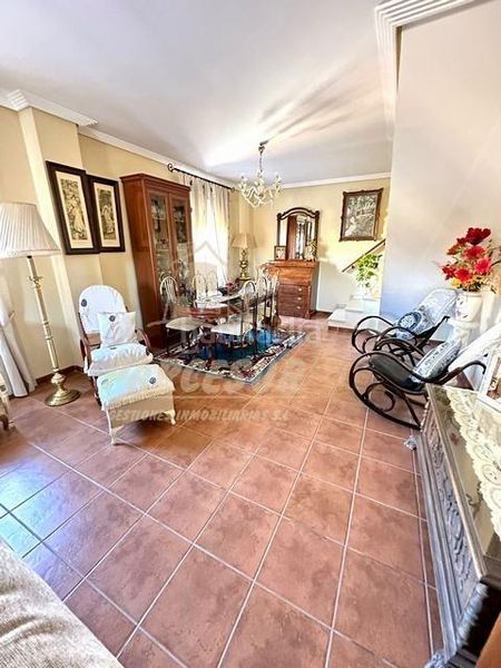 Foto 97f28282-9eb7-4736-933d-fcc552267c36. Casa amb aparcament piscina a El Higuerón Córdoba