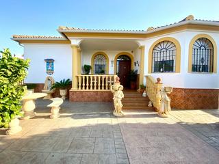 Casa a El Higuerón. Como nuevo!! chalet de 135 m en una parcela de 750 m  más salón