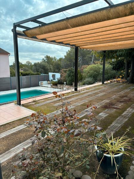 Foto ea5f0429-f8d0-4bdc-8fb2-fcb2df574bfe. Chalet  con piscina en Llers