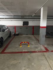 Posto auto  Carrer balmes. Plaza de aparcamiento en venta en figueres
