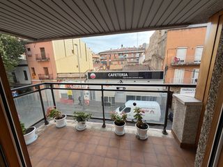 Pis  Carrer nou. Piso de 110 m² con gran terraza y plaza de parking en figueres