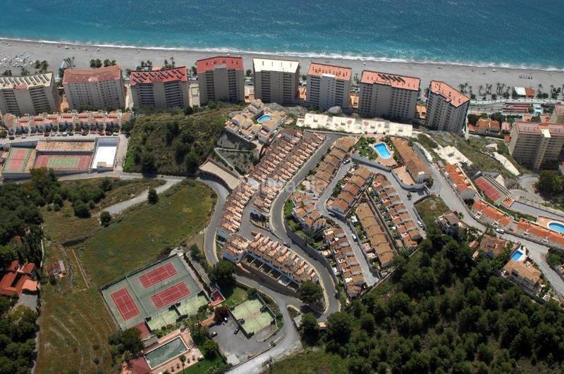 Foto 94438f20-da56-4aab-8701-4df0163a2ef3. Location maison jumelée avec chauffage parking piscine dans Almuñécar