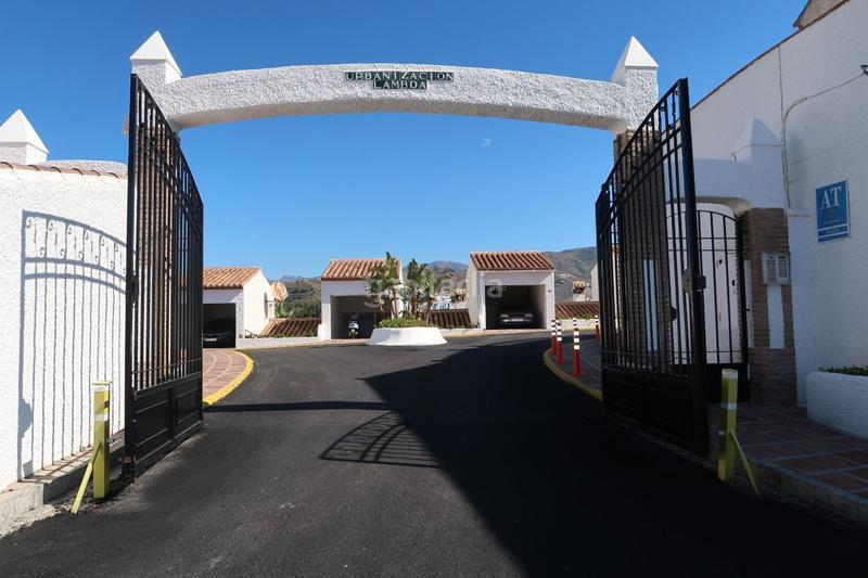 Foto b79852f8-2d07-4c42-8cfa-f21e5488ca80. Rent semi detached house with heating parking pool in Almuñécar