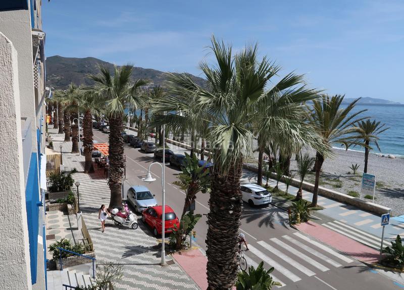 Foto 461fbfb8-3e42-4142-ad30-2dac6b088f52. Alquiler apartamento en paseo de velilla 15a amplio apartamento situado en primera línea de playa con increíbles vistas al mar. en Almuñécar