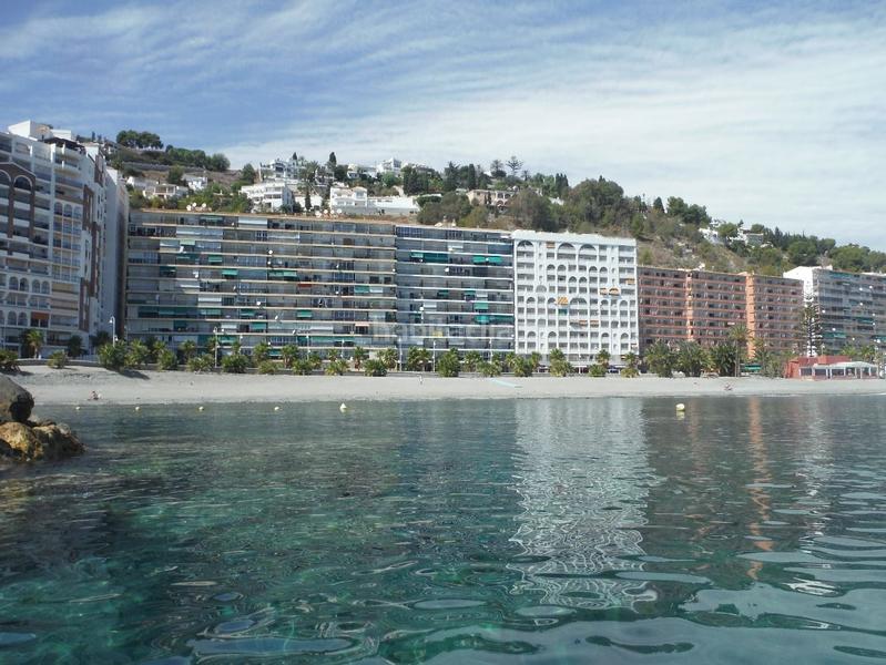 Foto 9944a44f-b413-499d-b80d-a3837f89add8. Alquiler apartamento en paseo de velilla 15a amplio apartamento situado en primera línea de playa con increíbles vistas al mar. en Almuñécar