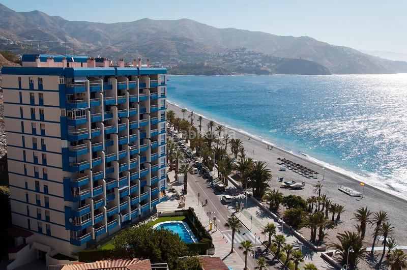 Foto ee6de9bb-f9e9-4b08-9f9a-297fab671aa8. Alquiler apartamento en paseo de velilla 15a amplio apartamento situado en primera línea de playa con increíbles vistas al mar. en Almuñécar