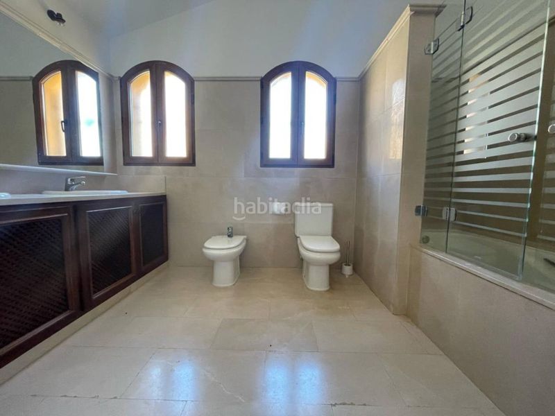 Foto 59d65eda-5350-4c33-96bd-3c12065bd3ac. Casa adossada amb aparcament piscina a La Manga Club Cartagena