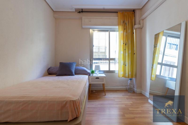 Foto e094262e-701a-4f75-857e-54c845bc3485. Location appartement dans braulio moreno 21 dans Centro Almería