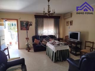 Casa a Écija. Casa en venta en ferrocarril, 4 dormitorios.