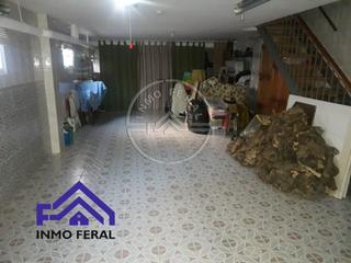 Casa adossada a Écija. Casa adosada en venta en ferrocarril, 5 dormitorios.