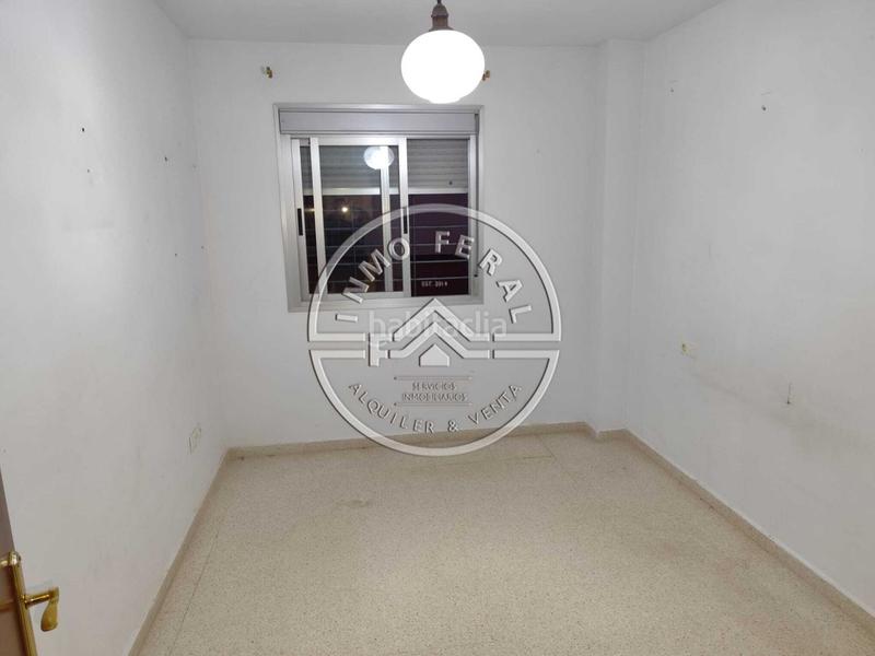 Foto ca8bcc72-6bec-41a9-857a-d2a35ca2824f. Flat with heating in Écija