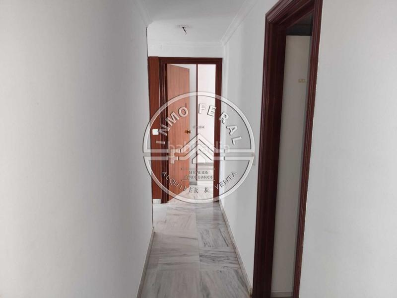 Foto ba550bc1-6dd0-4291-8d32-623e2b6905af. Pis amb calefacció piscina a Écija