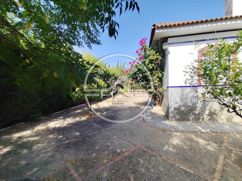 Foto 0d8c4c64-9aff-44d4-af85-04fdb957f8b2. Xalet amb calefacció aparcament piscina a Carlota (La)