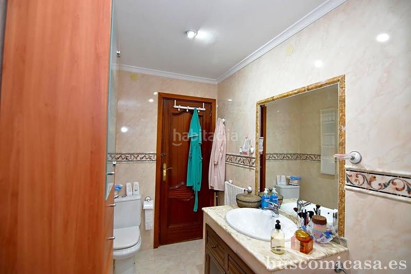 Foto e93dbf0b-5f7d-47a7-8579-d7daef53dae3. Maison jumelée avec parking dans Zona Hospital Linares