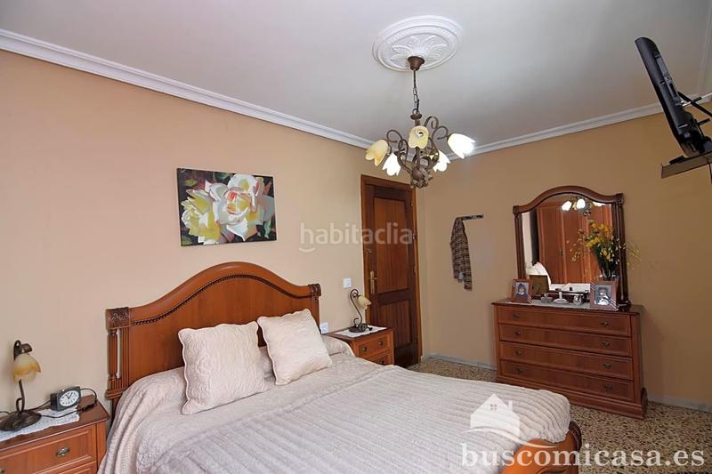 Foto 76366de7-14d5-4735-a61f-40af12fad28a. Semi detached house with parking in Zona Hospital Linares