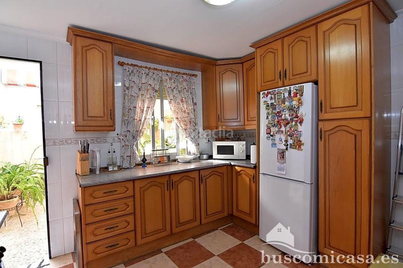 Foto b15136af-f15c-4784-afee-03604013a57f. Semi detached house with parking in Zona Hospital Linares