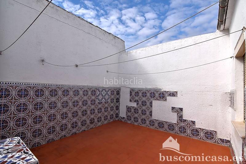 Foto bdf6992c-7d1b-4e3b-be92-a73590abef40. Semi detached house with parking in Zona Hospital Linares
