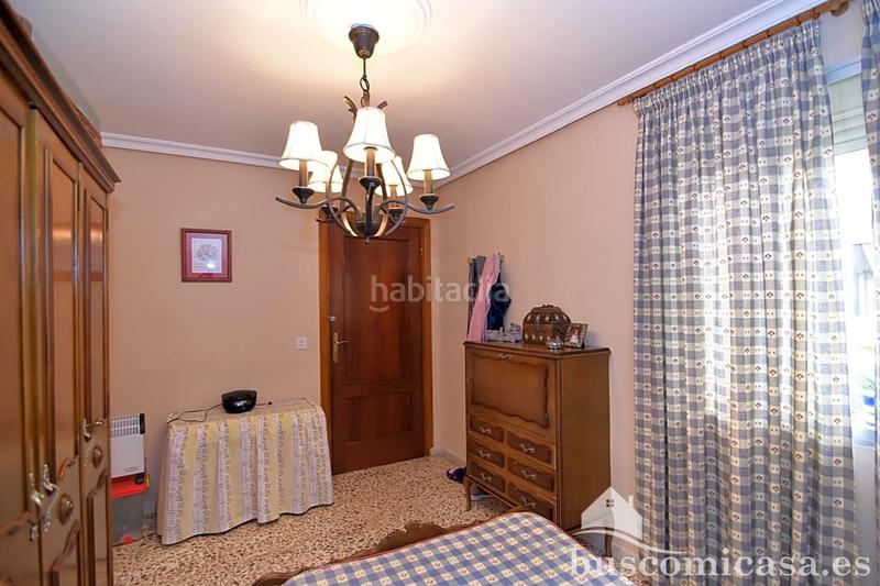 Foto ce1f827e-fd05-46b8-9812-db3092a89bc0. Semi detached house with parking in Zona Hospital Linares