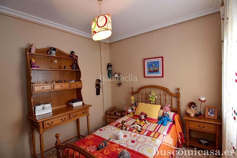 Foto e5572185-80a3-4096-bdc3-8868f50f144a. Semi detached house with parking in Zona Hospital Linares