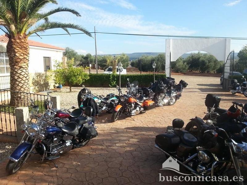 Foto b768489d-8bdd-4f57-9258-4b3d31db06b2. Local comercial en miraelrío , histórico local con residencia familiar aneja para profesionales de la restauración. en Vilches