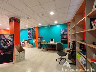 Local Comercial  Viriato. Extraordinario y amplio local comercial en marcada zona céntrica