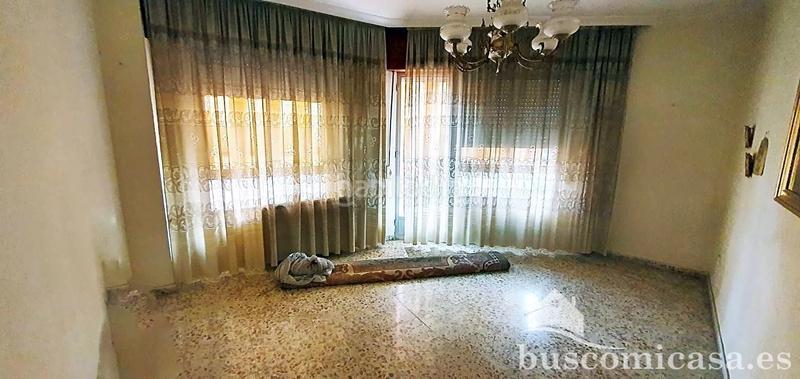 Foto e27bed66-8e36-472a-a1e5-7b9593dc176b. Tríplex amb aparcament a Centro ciudad Linares